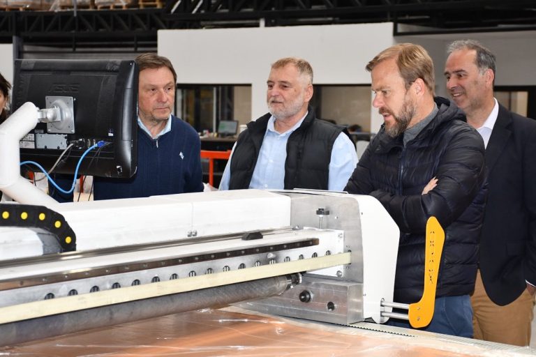 Gastón Granados recorrió una empresa del Polo de Spegazzini