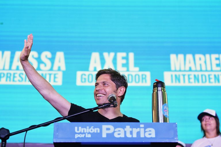 Kicillof le apuntó fuerte a Milei y lo catologó de “payaso desorientado”