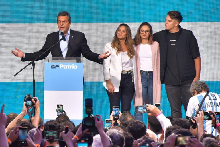 Massa logró imponerse en 7 de las 8 secciones electorales bonaerenses