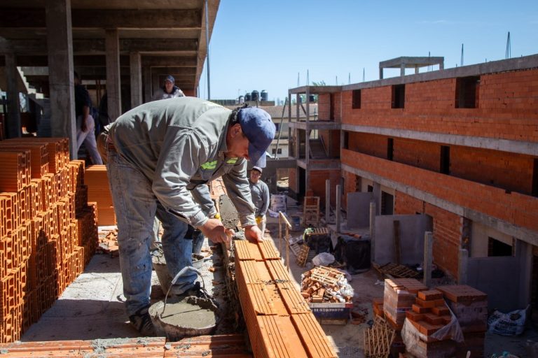 Avanza construcción de viviendas en Barrio Fratassi
