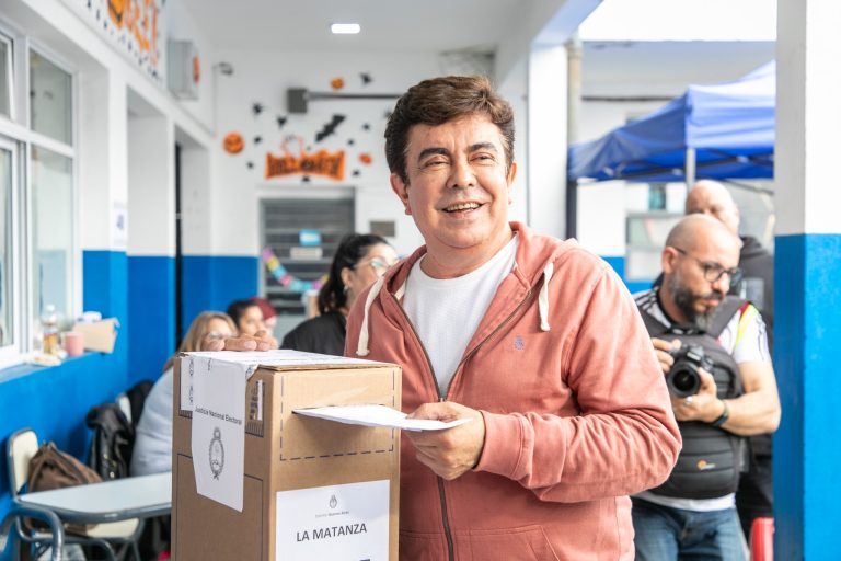 Votó Fernando Espinoza en La Matanza