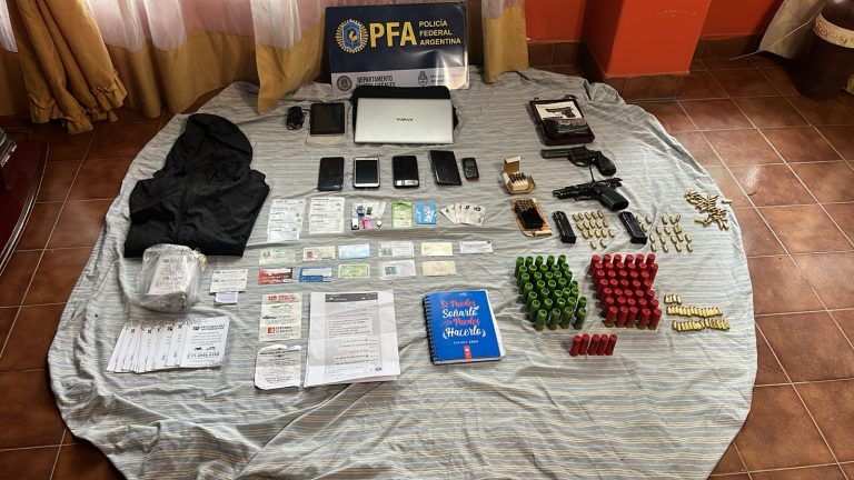 Detuvieron a policías que vendían licencias de conducir apócrifas y facilitaban la venta de drogas en Moreno