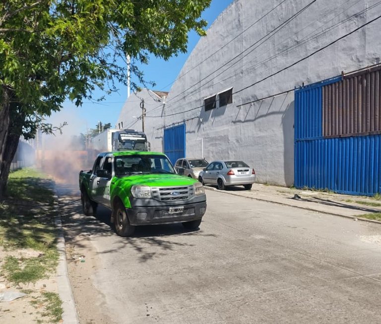 Tareas de fumigación en 9 de Abril