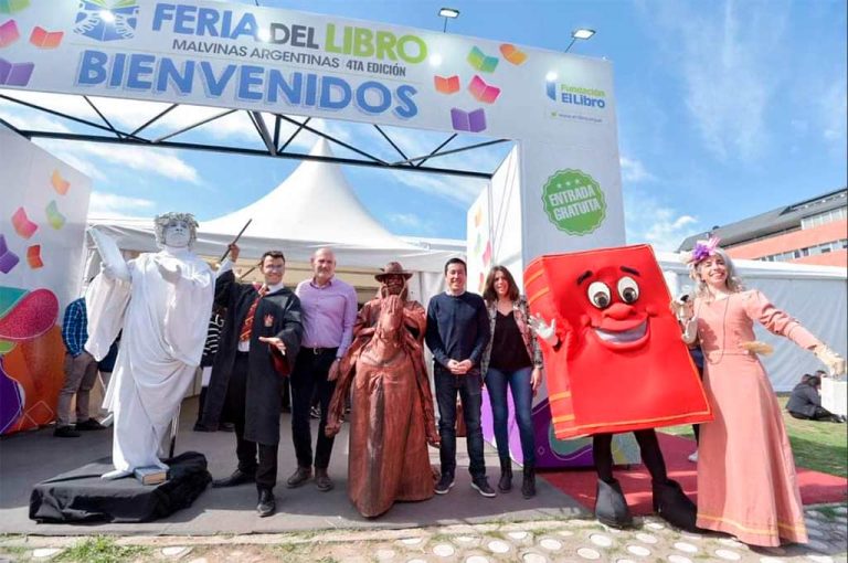 Se realiza la cuarta edición de la Feria del Libro de Malvinas Argentinas