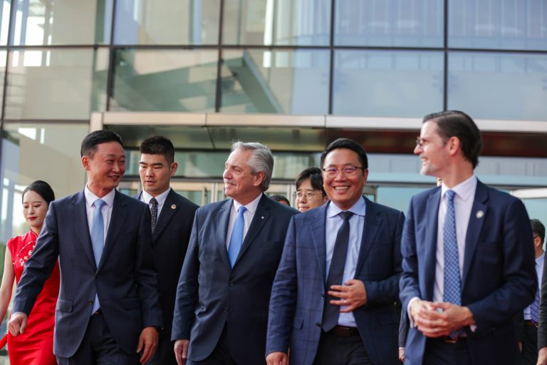 Alberto Fernández se reunió con empresarios y el alcalde de Shanghái en su tercer día de visita a China