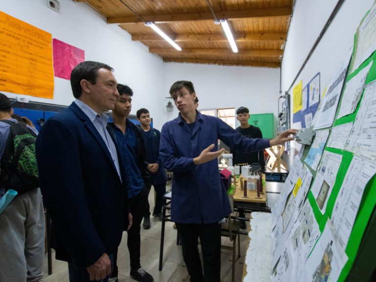 Presentaron proyectos en escuela de Varela