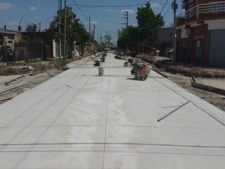 Pavimentan calles en Villa Mónica Nueva