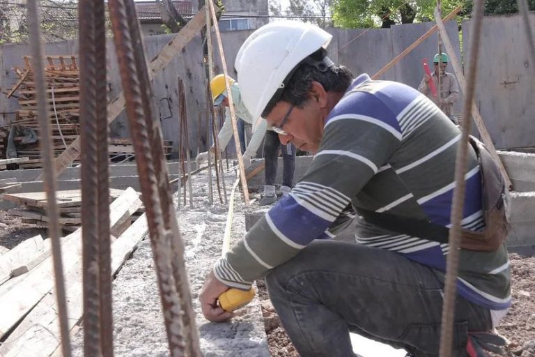 Construyen escuela en Castelar