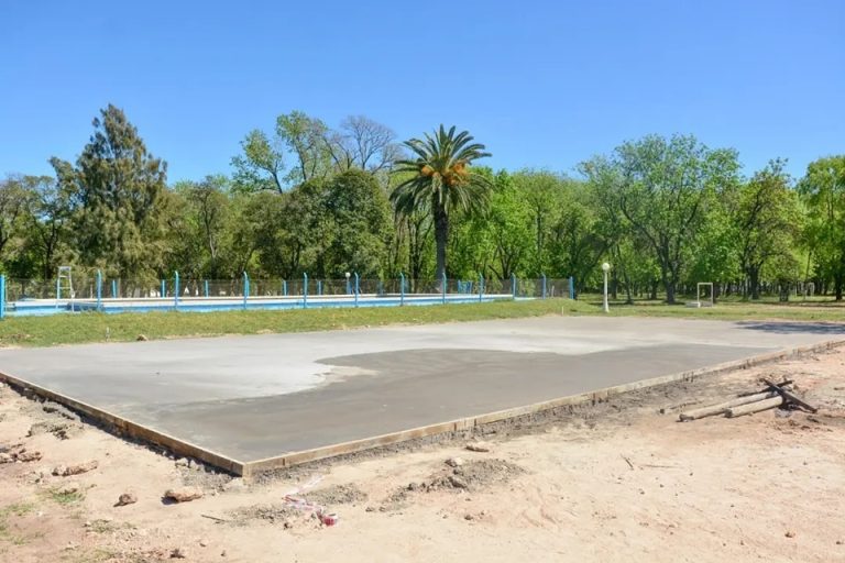 Avanza construcción de playón deportivo en San Vicente