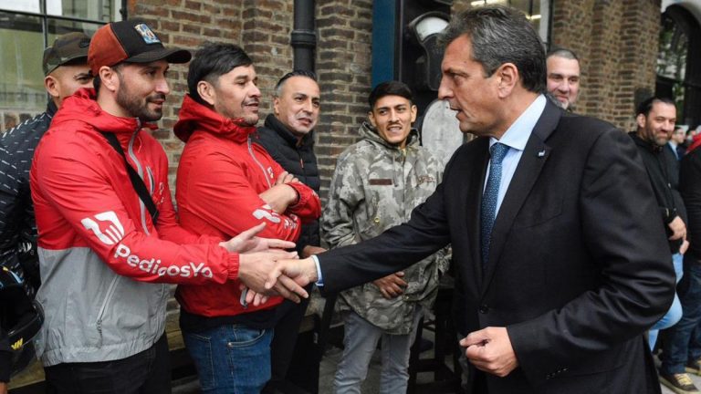 Massa lanzó ayudas para trabajadores de delivery