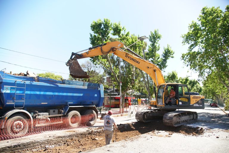 Trabajos de bacheo en Monte Grande