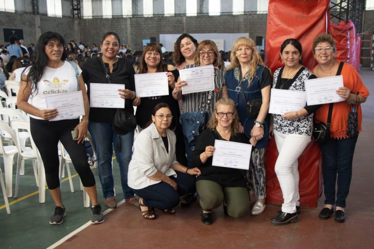 Más de 3 mil estudiantes de Moreno recibieron sus diplomas
