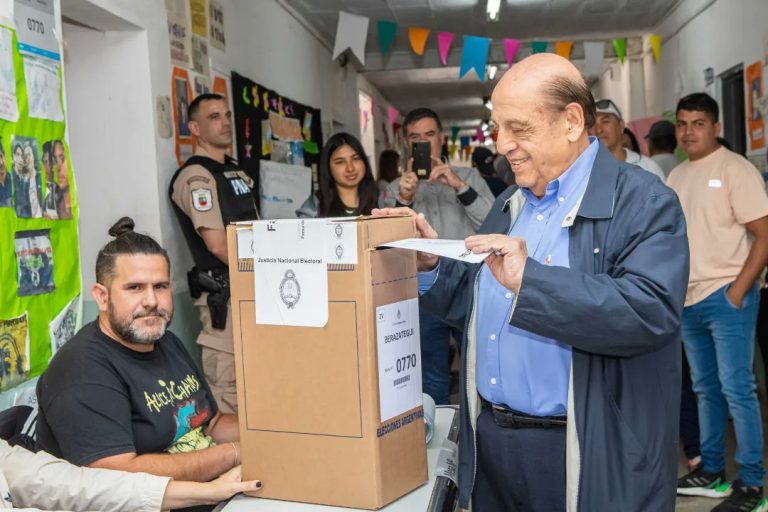 Juan José Mussi votó en Plátanos