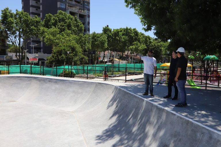 Remodelan plaza en Monte Grande