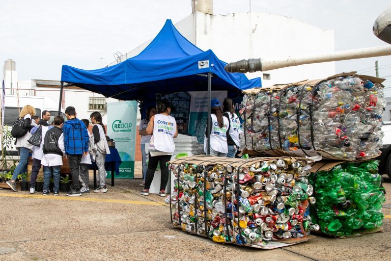 Entregan kits ecológicos a escuelas de La Matanza