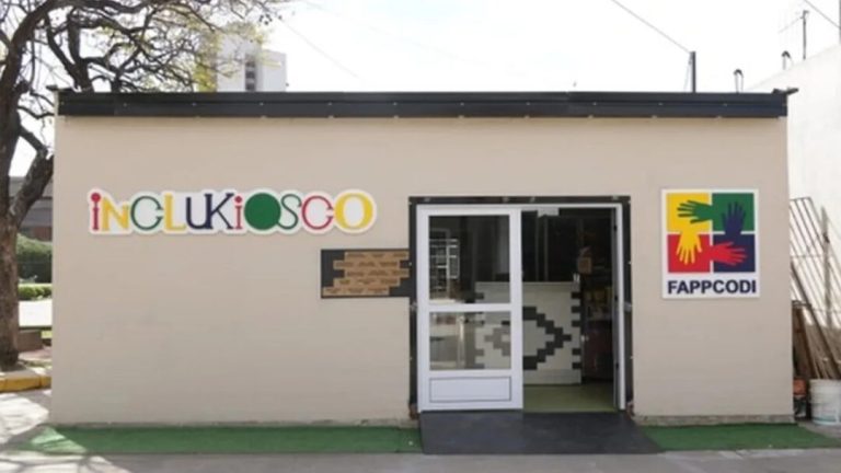 Crean «Inclukiosko» en Lanús