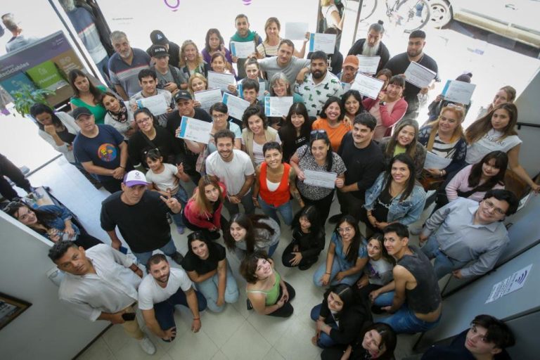 Entregan equipamiento a emprendedores de Quilmes