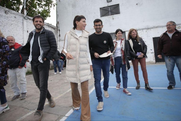 Mayra Mendoza recorrió la obra en la Sociedad de Fomento José Hernández