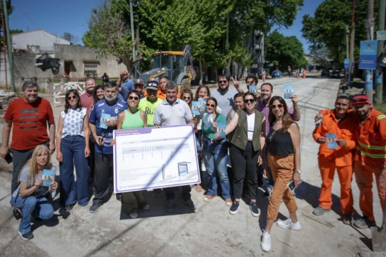 Mayra Mendoza supervisó la obra de repavimentación de Andrés Baranda