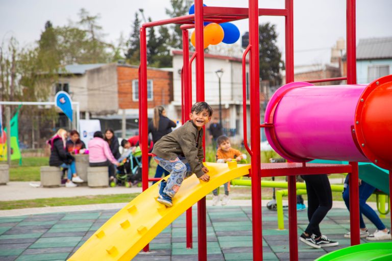 Renuevan plaza en Tres de Febrero