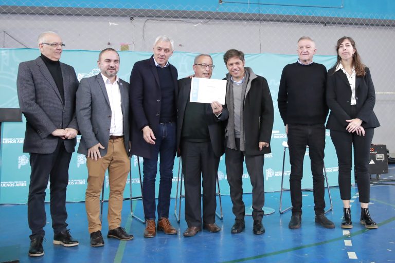 Kicillof entregó un reconocimiento a pastores evangélicos por su tarea social