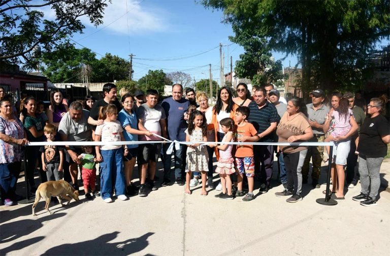Nardini y Correa inauguraron un nuevo pavimento en Tierras Altas