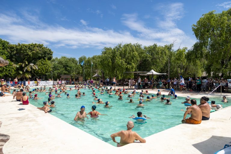 Comenzó la temporada de pileta para los adultos mayores en Puerto Libre
