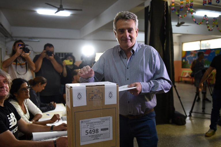 Rossi votó en Rosario y destacó el “mensaje de unidad nacional” de Massa