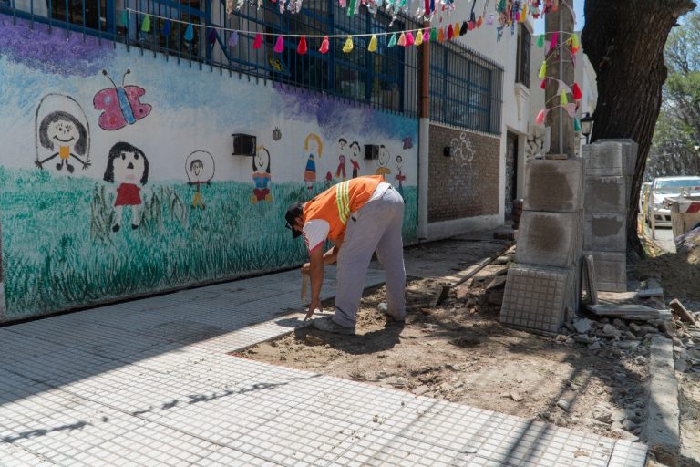 Renuevan veredas en distintos puntos de San Isidro
