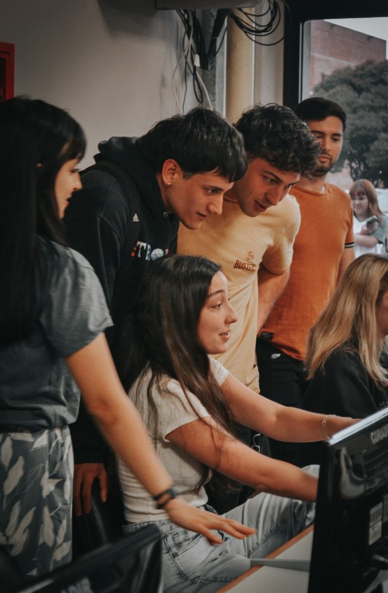 Alumnos de la UNLZ crean juego para concientizar sobre el machismo
