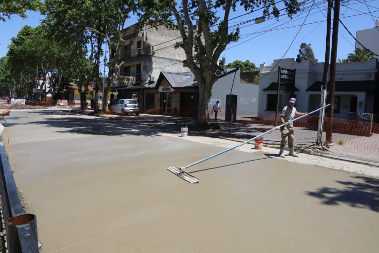 Labores de bacheo en Monte Grande