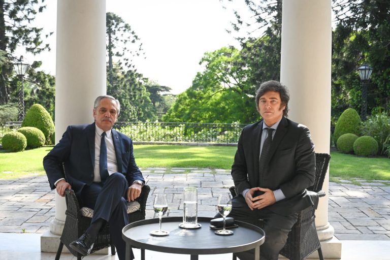 Javier Milei y Alberto Fernández inician la transición en Olivos