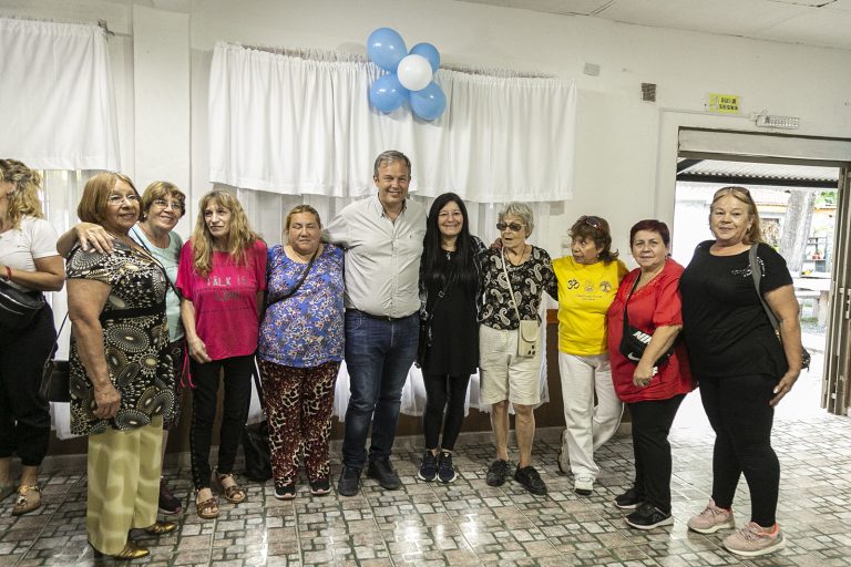 Inauguran biblioteca en Almirante Brown
