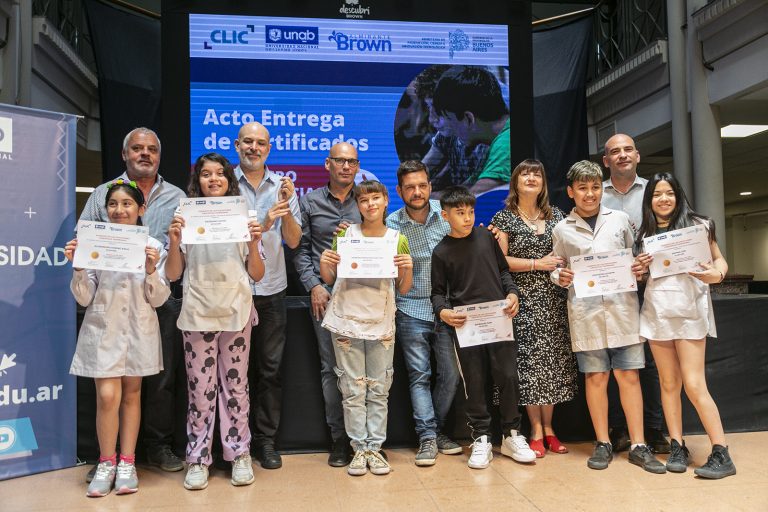 Distinguen a alumnos de Almirante Brown en evento de matemáticas