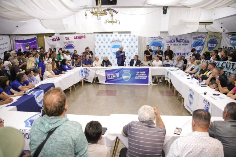 Ferraresi encabezó un acto de apoyo a Massa de la Unión Nacional de Clubes de Barrio
