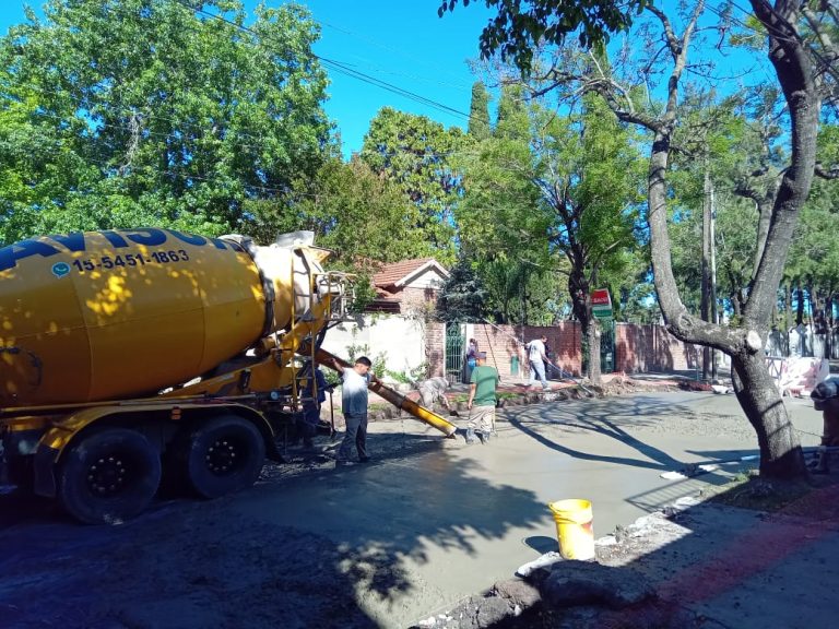 Labores de bacheo en Monte Grande