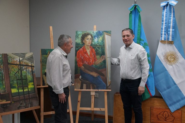 Donan obras de Zaida Souza en Esteban Echeverría