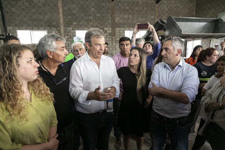 Cascallares y Larroque inauguraron una unidad productiva sustentable