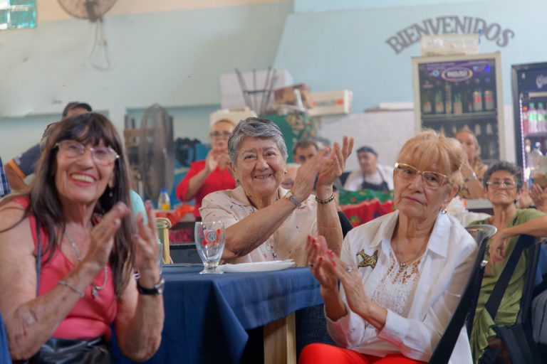 Subsidio a centro de jubilados de Plátanos-Hudson