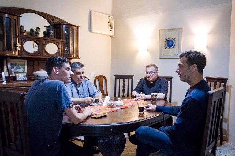 Julián Álvarez mantuvo un encuentro con referentes religiosos de Lanús
