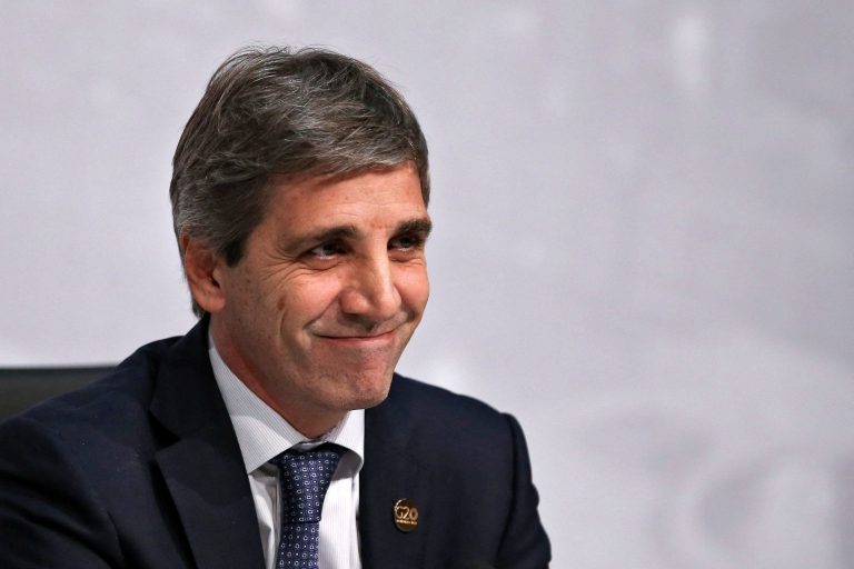 Caputo insiste en que “el dólar no está atrasado”