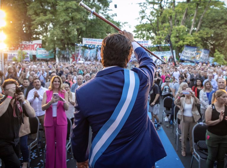 Los trabajadores municipales obtuvieron un aumento del 30% y un bono de 120 mil pesos