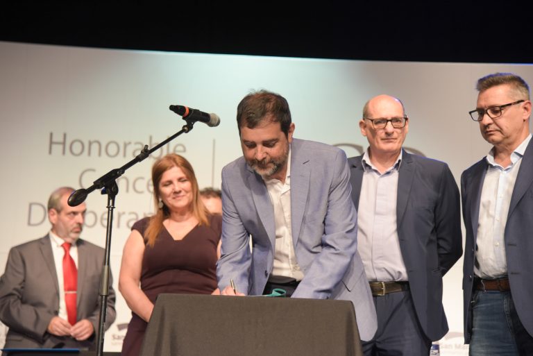 Moreira juró como intendente de San Martín y resaltó los 40 años de democracia