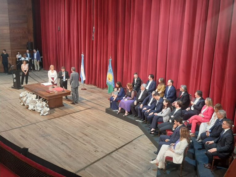 Kicillof, contra Milei y Caputo: «Las medidas afectan a los laburantes, jubilados y a los pibes»