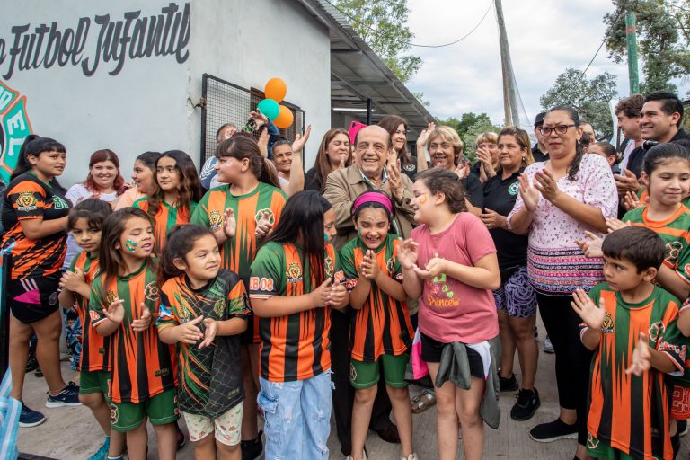 Remodelan sociedad de fomento en El Pato
