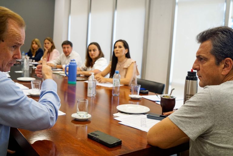 Massa se reunió con legisladores en rechazo al decreto de Milei