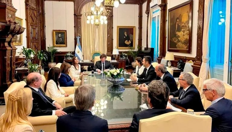 El gobierno de Milei prepara un DNU para desregular la economía