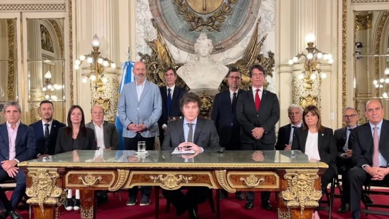 Milei anticipó que llamará a un plebiscito si el Congreso rechaza el DNU
