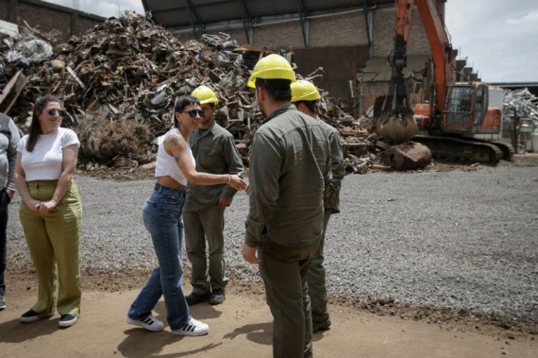 Mayra Mendoza destacó el avance de obras en la empresa Metal Solver