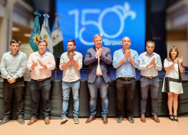 Cascallares entregó distinciones a trabajadores municipales con 25 años de servicio